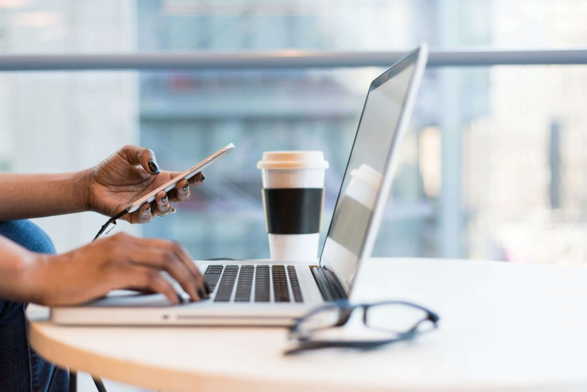 Divario salariale del 56%: le competenze AI pagano di più
