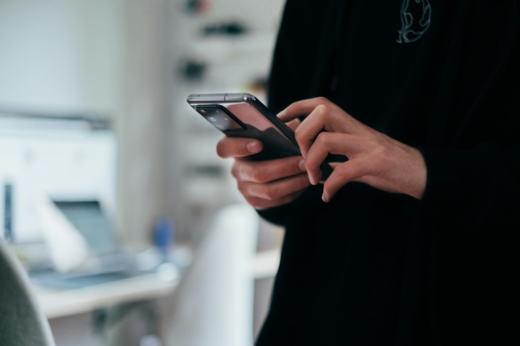 Architettura offline-first per app SaaS mobile: sincronizzazione, conflitti e segnale debole